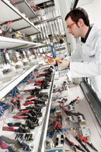 BASF intensiviert Forschung und Entwicklung innovativer Produkte für eine nachhaltige Elektromobilität