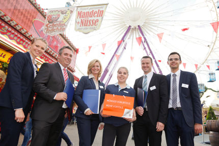 Die Mitarbeiter der ALDI SÜD Regionalgesellschaft Roth freuen sich über viele interessante Gespräche auf dem Nürnberger Volksfest