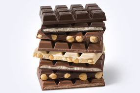 Soll ab 2025 nur noch nachhaltigen Kakao enthalten: Schokolade von Ritter Sport.