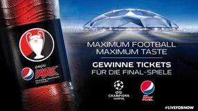 Das 2016 Pepsi MAX Fußballteam zieht die Blaue Karte