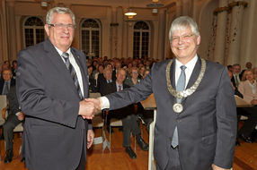 Prof. Dr. Hans-Peter Liebig 2014 bei der Verleihung der Ehrennadel der Universität Hohenheim durch Rektor Prof. Dr. Stephan Dabbert