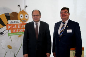 Für Verbesserung der Nahrungsbedingungen über den Tellerrand schauen 2. Bienenkonferenz "Bienen in der Kulturlandschaft" tagt in Berlin