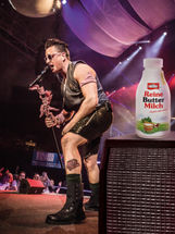 Servus München: Müller Buttermilch on stage mit Andreas Gabalier
