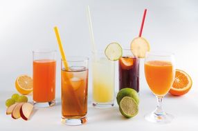 Vor allem im Bereich Getränke können Süßstoffe erheblich zur Kalorienreduktion beitragen.