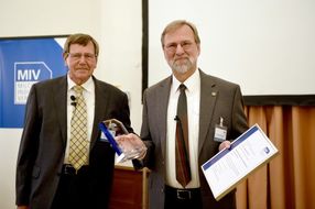 vlnr.: Hans-Jörg Denzler, Vorsitzender der AG Forschung im MIV und Prof. Dr. Siegfried Scherer
