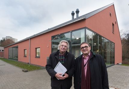 Freuen sich über den JLU-Neubau Fleischhygiene: Prof. Dr. Michael Bülte, Tierärztliche Nahrungsmittelkunde (li.), und Prof. Dr. Dr. h. c. Martin Kramer, Dekan des Fachbereichs Veterinärmedizin
