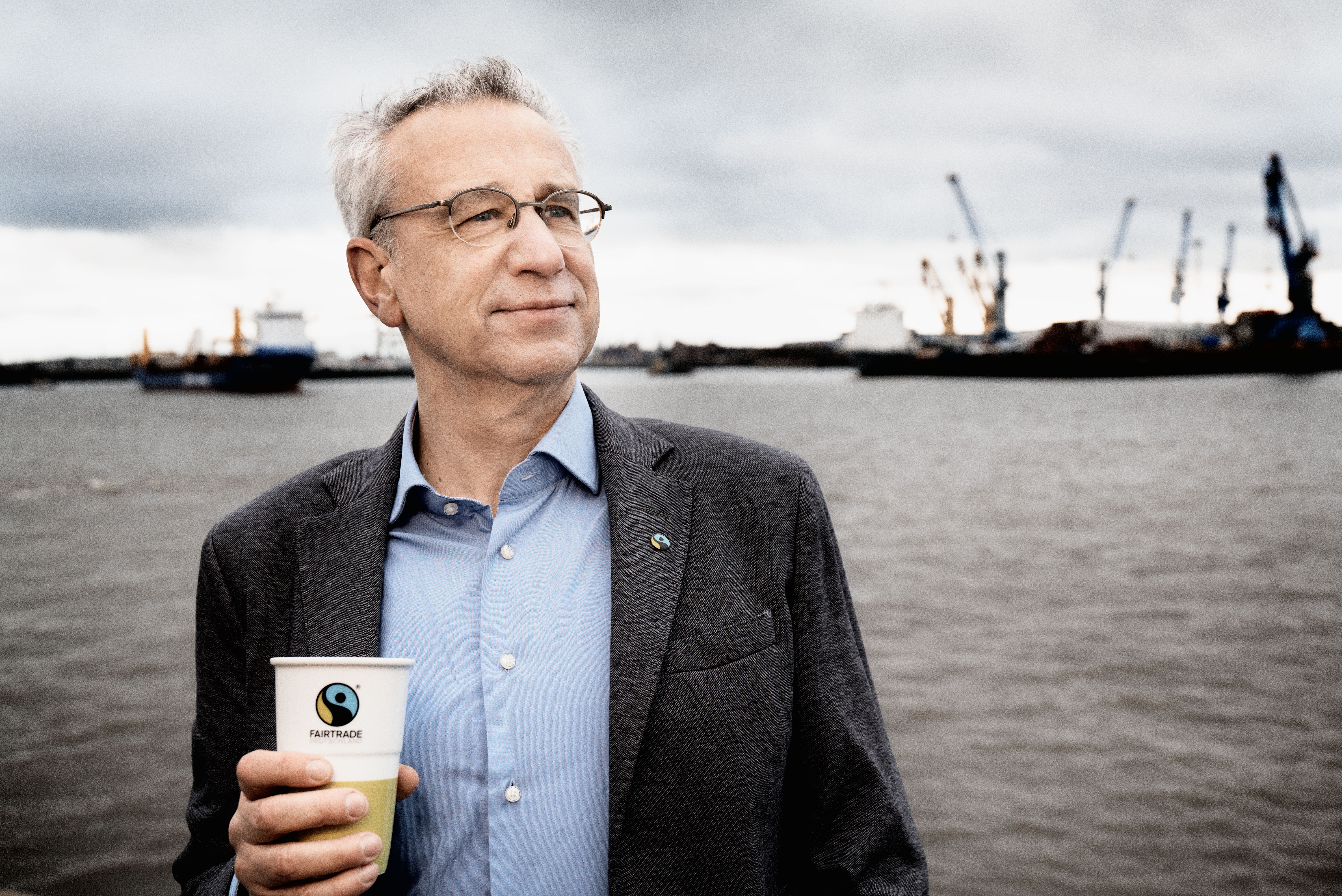 Seit 25 Jahren bei Fairtrade an Bord: Dieter Overath und fairer Kaffee.