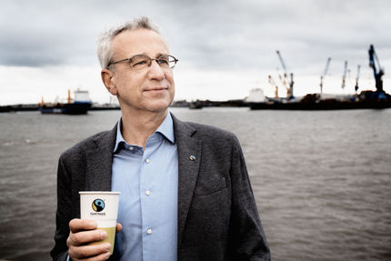 Seit 25 Jahren bei Fairtrade an Bord: Dieter Overath und fairer Kaffee.