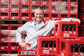 Erland Brügger, Geschäftsleiter Rivella AG in der Lagerhalle des Schweizer Getränkeherstellers in Rothrist (Rivella AG)