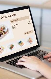 Am blauen QS-Prüfzeichen erkennen Verbraucher künftig auch, wenn sie online einkaufen, dass ihr frisches Fleisch lückenlos kontrolliert und sicher ist
