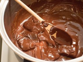 Für optimale Qualität und mehr Ressourceneffizienz: Schokoladenforscher nehmen den Herstellungsprozess von Schokoladenprodukten unter die Lupe