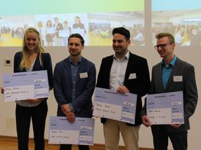 Die Gewinner des Campus-Preises des VdEW. Der erste Platz ging an Deniz Keser (2. von rechts). Steffen Genesius (rechts) sicherte sich den zweiten Platz. Den dritten Platz teilen sich Maren Schulze (links) und Sascha Prus (2. von rechts).