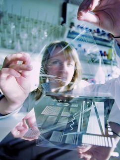 TCO-Nanopartikel: druckbare Elektronik auf Kunststoff-Folien