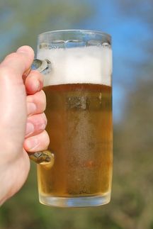 Deutsche Biertrinker wissen, was zählt: DGQ-Umfrage zum Tag des Bieres