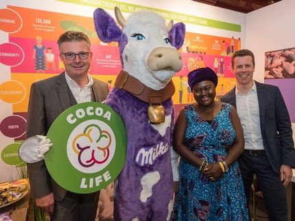 Mit Cocoa Life auf der World Cocoa Conference 2018 in Berlin. Von links: Hubert Weber, Executive Vice President and President Mondelez Europe, Yaa Amekudzi, Ghana Cocoa Life Manager, und Fridolin Frost, Managing Director Snacks Mondelez International in Deutschland.