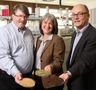The research team around Professor Dr. Roland Ulber (left), Professor Dr. Elke Richling and Professor Dr. Werner Thiel is investigating how brewing residues can be used sustainably.