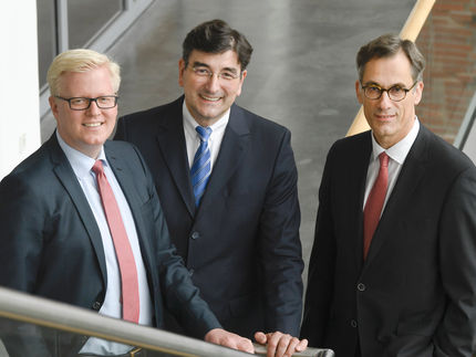 Die Gruppenleitung der Dr. August Oetker-KG (v. l.): Dr. Niels Lorenz, Dr. Albert Christmann, Dr. Heino Schmidt.