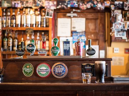 Mehrheit der Briten hält Bier im Pub für unerschwinglich