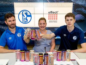 from left: Tim Reichert, Chief Gaming Officer FC Schalke 04 Esports, Lena Homburg, Brand Management effect®, and Tim "Tim Latka" Schwartmann, FC Schalke 04, are looking forward to a successful season.