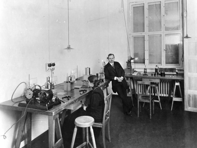 Von der Kernspaltung über Mondstaub zum Ozonloch: 100 Jahre Chemieforschung - Max-Planck-Institut für Chemie startet Jubiläumsjahr mit wissenschaftshistorischem Kolloquium
