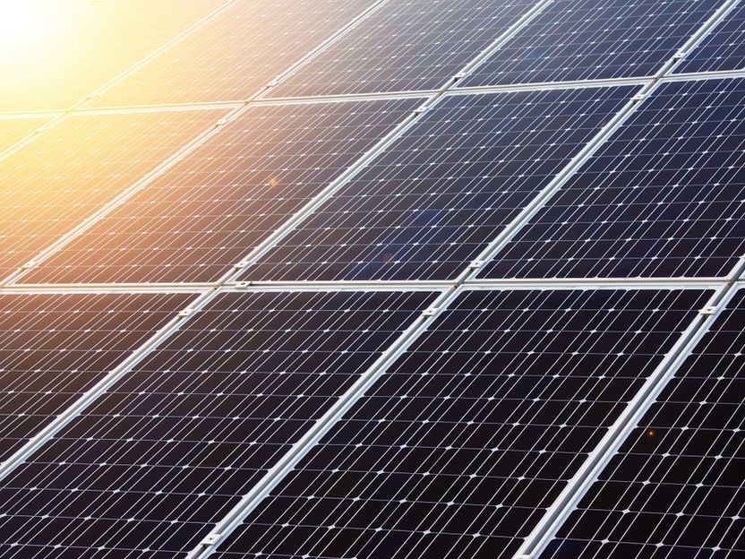 Mit Finetuning zum Rekordwert - Forscher erreichen bislang höchste zertifizierte Effizienz organischer Solarzellen