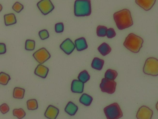 «Synchronisiertes» Licht - Sandwich-Struktur aus Nanokristallen als Quantenlichtquelle