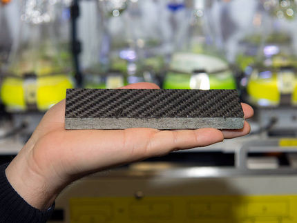 Carbon fibers from greenhouse gas