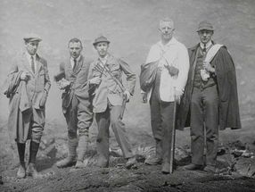 Pioniere der Pflanzenökologie um Eduard August Rübel (in weiss) auf einer Exkursion am Vesuv im Jahre 1923.