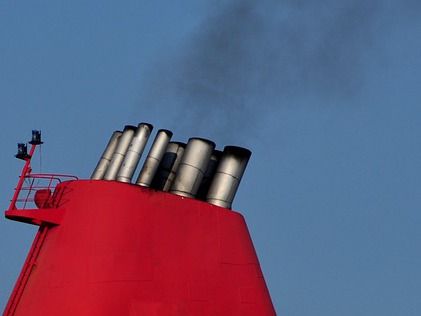 Strengere Umweltvorschriften für Schiffe setzen Reeder unter Druck - Die Zeit von stark schwefelhaltigem Schweröl als Treibstoff für Schiffe geht zu Ende