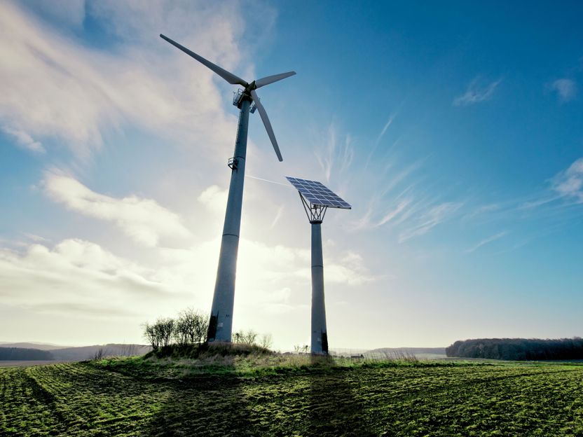 Erneuerbare Energien chemisch speichern - Erforschung von katalytischen Systemen unter schwankenden Betriebsbedingungen bei Nutzung von Wind- und Sonnenenergie