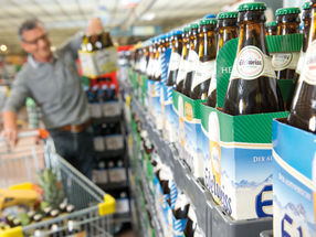 65% der Österreicher greifen beim Einkauf von Bier zu Mehrwegflaschen und nutzen das Pfandsystem.