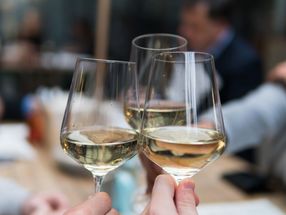 Deutsche trinken mehr Weißwein als Rotwein