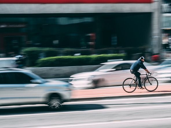 Klimafreundlich mobil - aber wie? - Werden Diesel und Benzin teurer? Gibt es bald nur noch E-Autos zu kaufen? Oder tanken wir alle Biosprit?