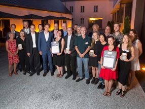 Alle Preisträger des Lammsbräu Nachhaltigkeitspreises mit Jury-Mitgliedern, Laudatoren sowie Johannes und Franz Ehrnsperger.