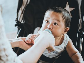 Verbot von Zuckerzusatz in Babytees