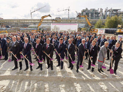 Evonik celebrates official groundbreaking ceremony of the new polyamide 12 complex in Marl