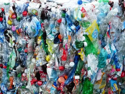 Chemikalienmix aus schädlichen und unbekannten Substanzen in Alltagsprodukten aus Plastik