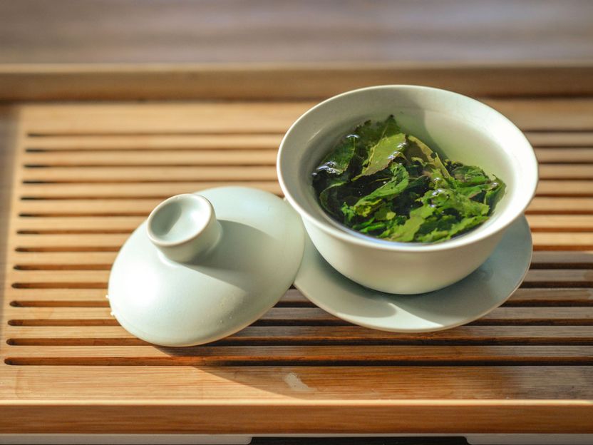 Is there an active ingredient against antibiotic resistance in green tea?