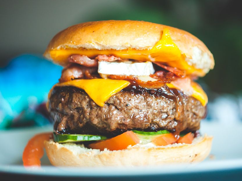 Nestlé desarrolla 'PB triple play' - una 'hamburguesa con queso y tocino' totalmente vegetal