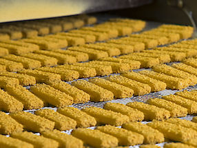 Fischstäbchenproduktion im iglo-Fischstäbchenwerk in Bremerhaven