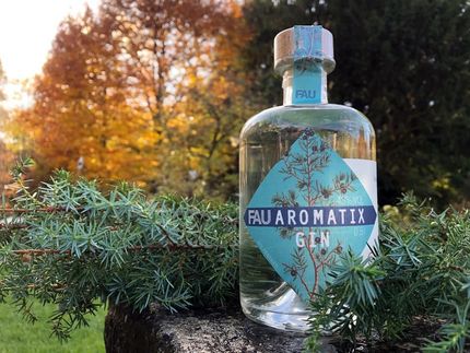 FAU Aromatix Gin, der anläßlich des 40. Geburtstags des Aromagartens der FAU aus dort wachsenden Botanicals hergestellt wurde