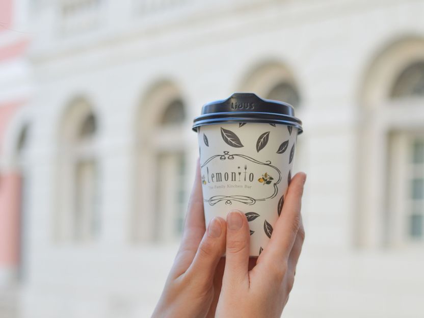 Gesundheitliche Risiken bei „Coffee-to-go“-Bechern