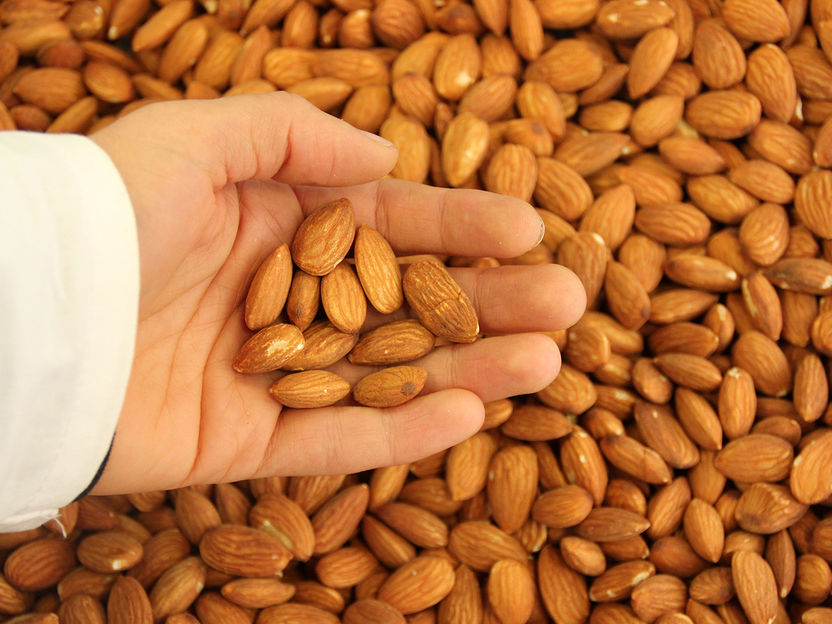 Decontamination of almonds