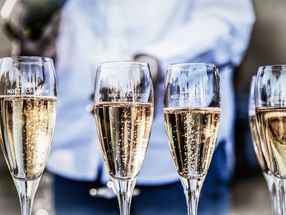 Verbraucher zahlen mehr als eine Milliarde für Sekt und Champagner