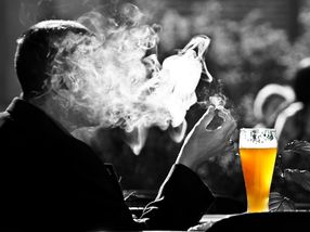 Alkohol und Tabak lassen das Gehirn schneller altern