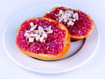 Food poisoning by salmonella occurs again and again. Raw meat is a common source of infection. If the ground pork roll were contaminated with the pathogens, eating it could lead to vomiting, diarrhoea and abdominal cramps.