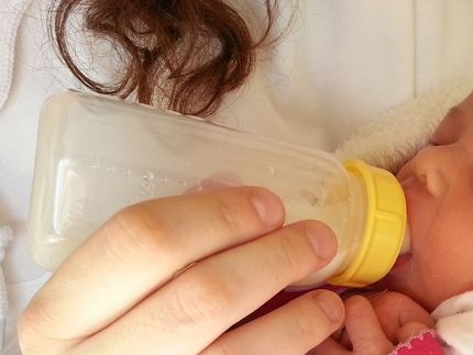 Wegen Mineralöl-Nachweises: Rossmann stoppt Verkauf von Babymilch-Charge der Eigenmarke "Babydream"
