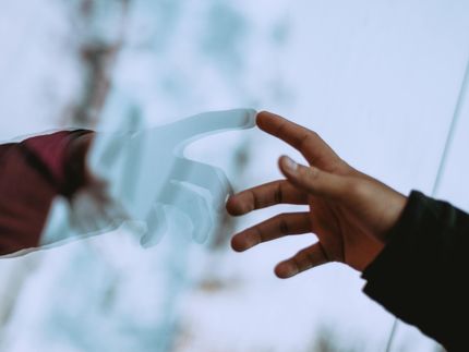 Chemists are able to induce uniform chirality