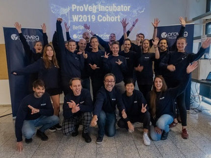 Gemeinsame Begeisterung: Die Experten des ProVeg Incubators mit Teilnehmern des einzigartigen Business-Programms im Berliner Headquarter von ProVeg