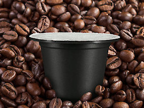 Die Kaffeekapseln von Golden Compound basieren auf dem innovativen Rohstoff SUN CIRCLE®. Dieser einzigartige Rohstoff besteht aus einem hohen Anteil an Schalen von Sonnenblumenkernen und Mineralien. Der Rohstoff für die 100 Prozent abbaubaren Bio-Kapseln verwandelt sich über den Kompost zu Erde.